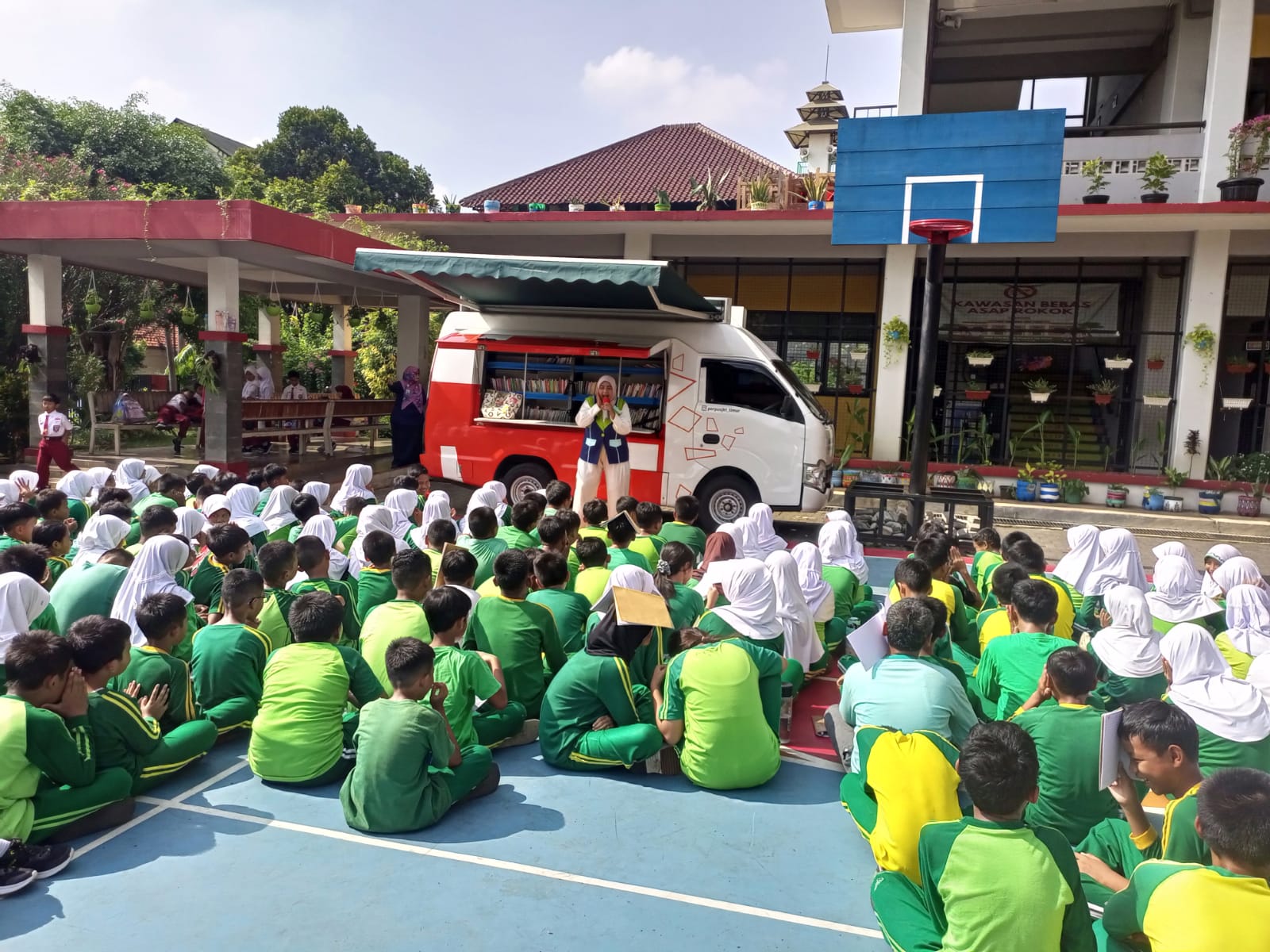 Wisata LiterAsyik Ke SDN Cipinang Muara 06
